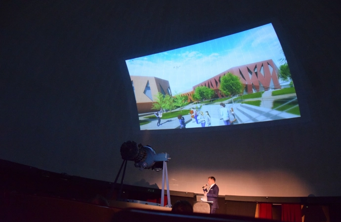 {W olsztyńskim Planetarium zaprezentowano koncepcję Powiatowo-Gminnego Centrum Kultury i Edukacji Muzycznej w Wadągu.}